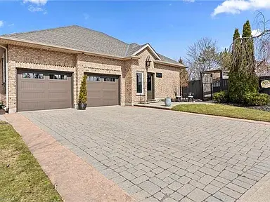 8152 Westminster Dr, Niagara Falls, ON L2H 2Y8