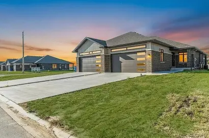 38 Bordeaux Pl, Chatham Kent, ON N7M 0S4