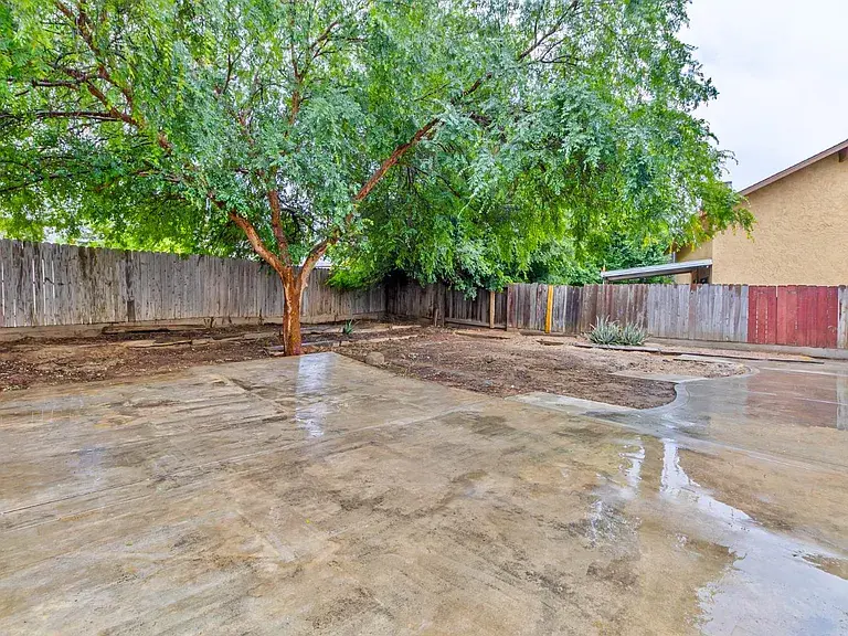 2244 N Prospect Ave, Fresno, CA 93722