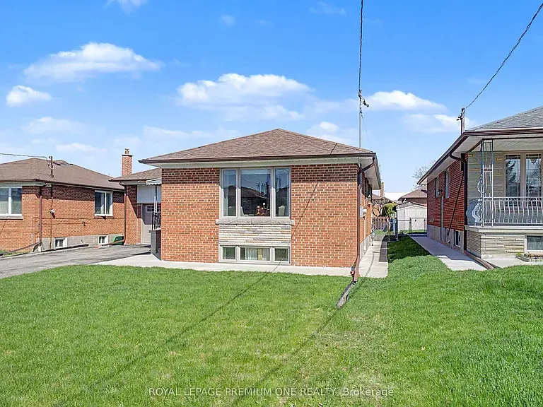 76 Tavistock Rd, Toronto, ON M3M 2N9