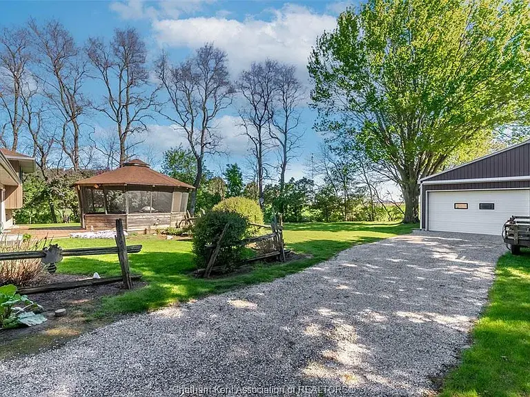 21095 Victoria Rd, Chatham Kent, ON N0P 2C0