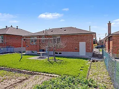 76 Tavistock Rd, Toronto, ON M3M 2N9