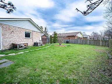 2860 Henley Ave, Niagara Falls, ON L2J 3M4
