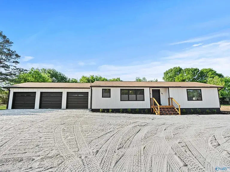 146 Lark Ln, Harvest, AL 35749
