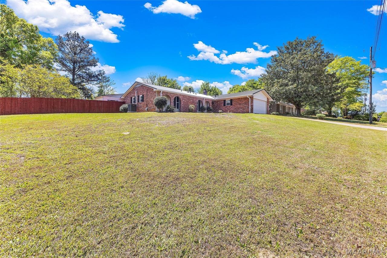 598 Partridge Ln, Prattville, AL 36067