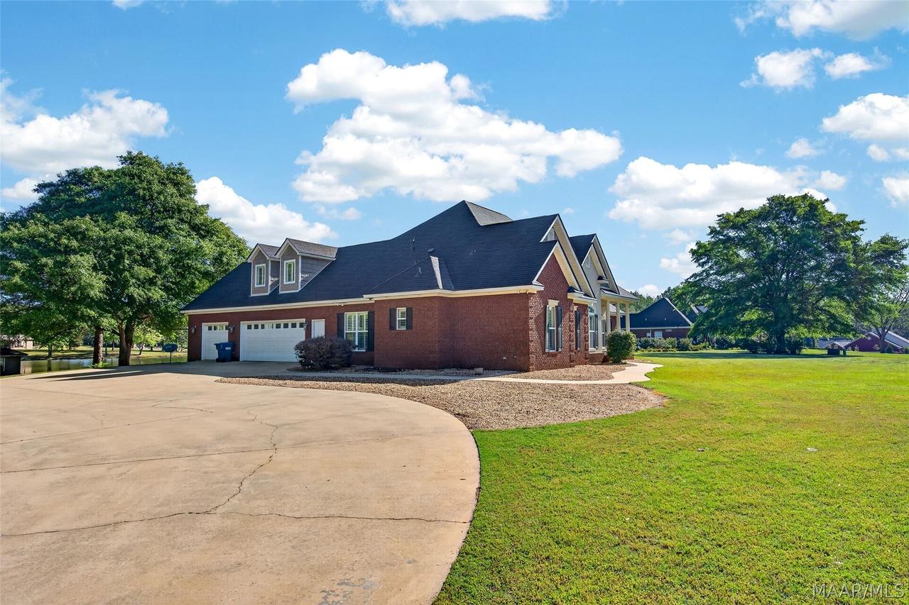 2002 Goose Pointe Lndg, Prattville, AL 36067