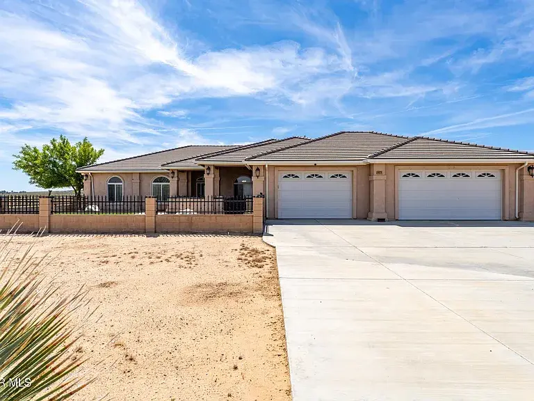 9828 Magnolia Ave, California City, CA 93505