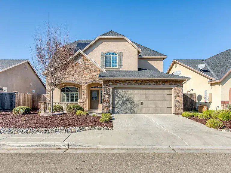 3341 N Pearwood Ave, Fresno, CA 93727