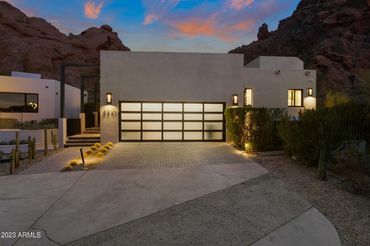 5841 N Echo Canyon Cir, Phoenix, AZ 85018