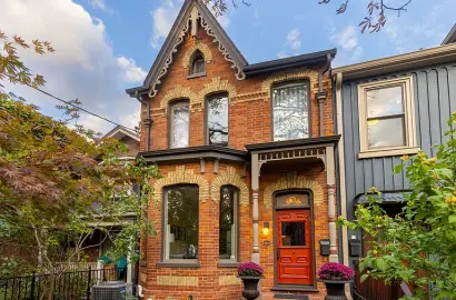 313 Sumach St, Toronto, ON M5A 3K4