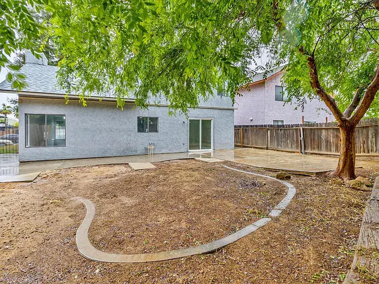 2244 N Prospect Ave, Fresno, CA 93722