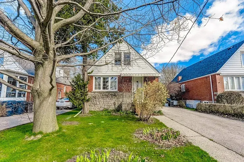 20 Gardens Cres, Toronto, ON M4B 1T5