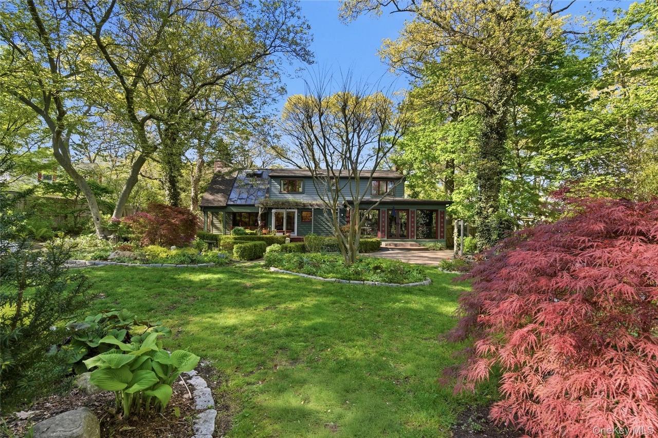 30 Semon Rd, Huntington, NY 11743