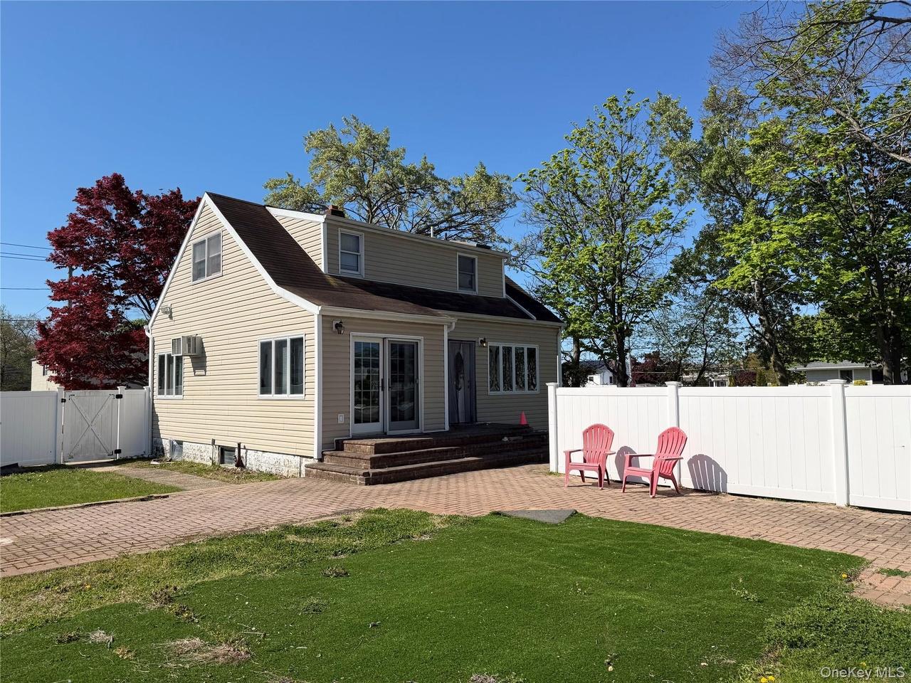 51 Weston Ave, Deer Park, NY 11729