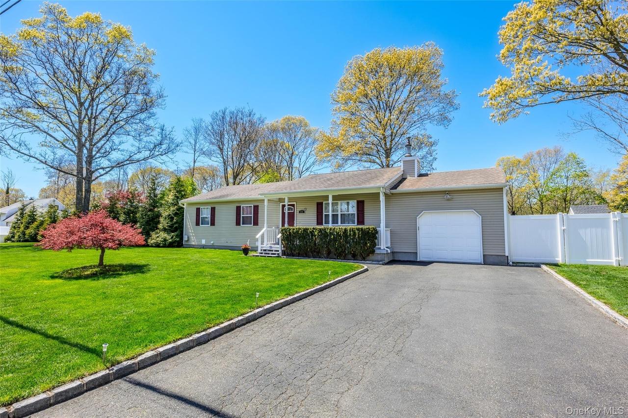 405 Puritan Dr, Shirley, NY 11967