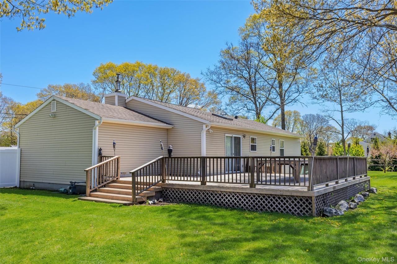 405 Puritan Dr, Shirley, NY 11967
