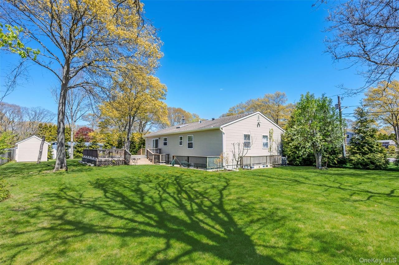 405 Puritan Dr, Shirley, NY 11967