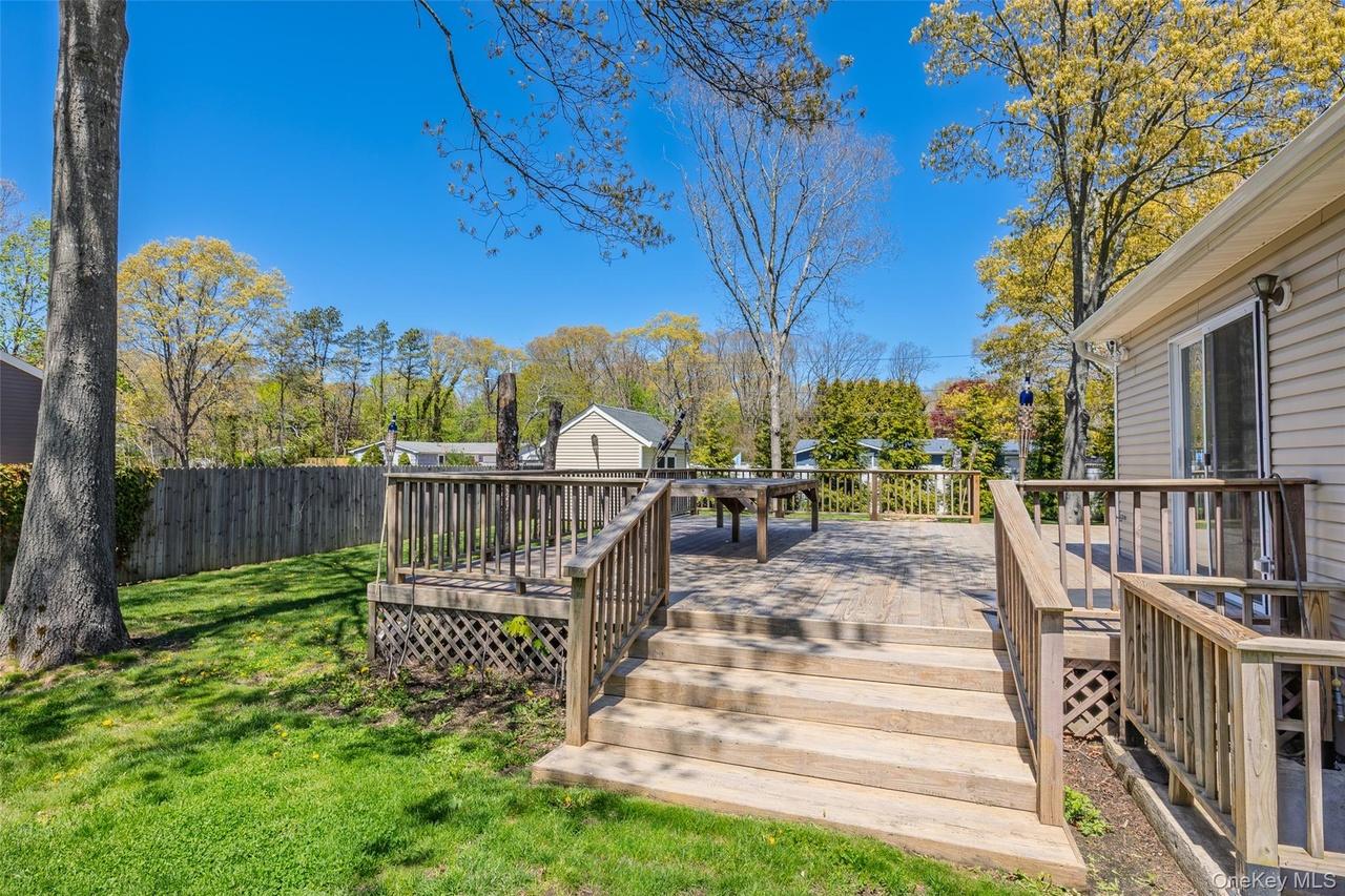 405 Puritan Dr, Shirley, NY 11967