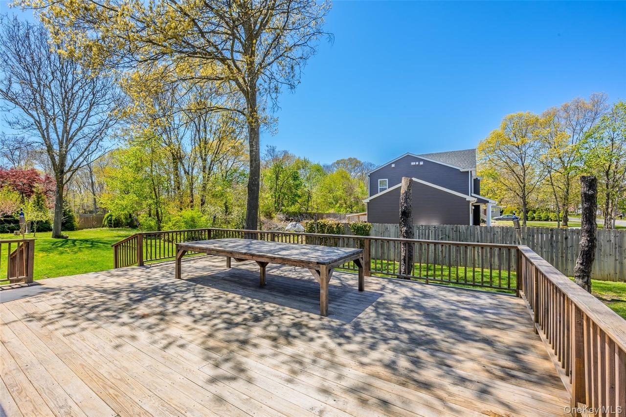 405 Puritan Dr, Shirley, NY 11967