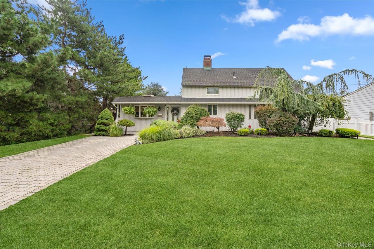 55 Duckpond Dr N, Wantagh, NY 11793