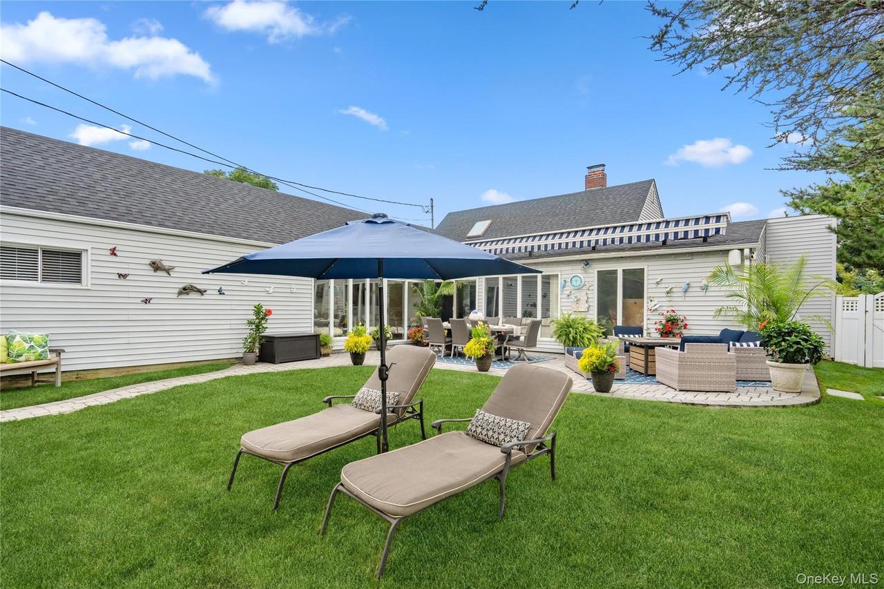 55 Duckpond Dr N, Wantagh, NY 11793