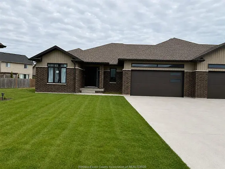 85 Bordeaux Pl, Chatham Kent, ON N7M 0S4