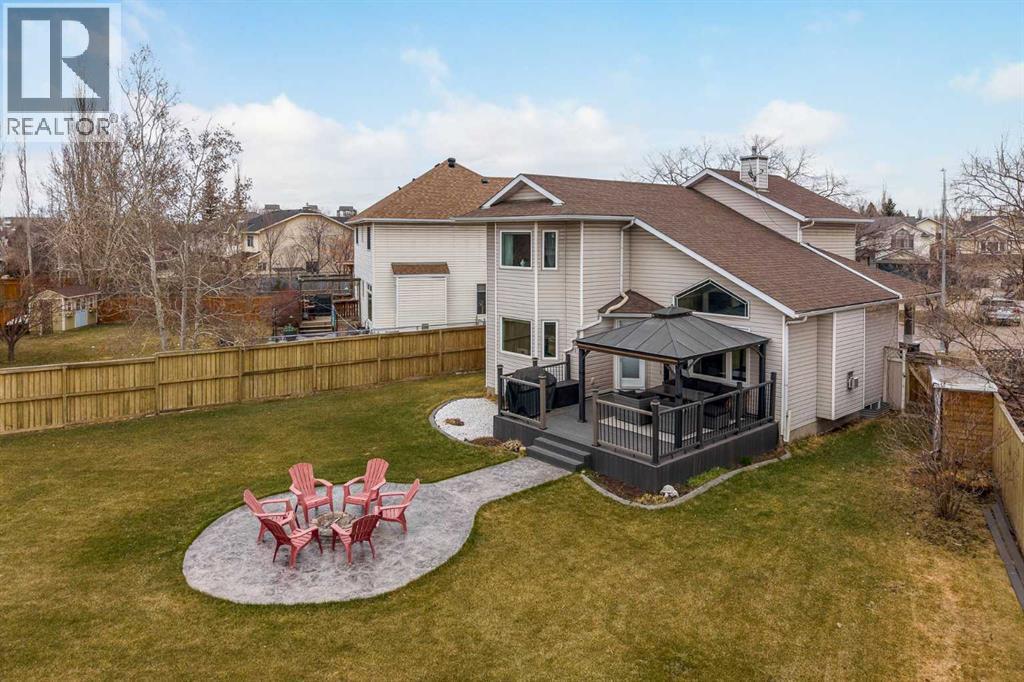 220 Douglas Glen Bay Southeast, Calgary, AB T2Z 2M8