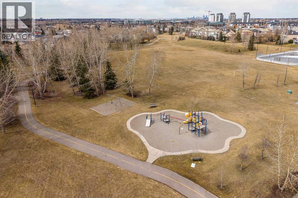 220 Douglas Glen Bay Southeast, Calgary, AB T2Z 2M8