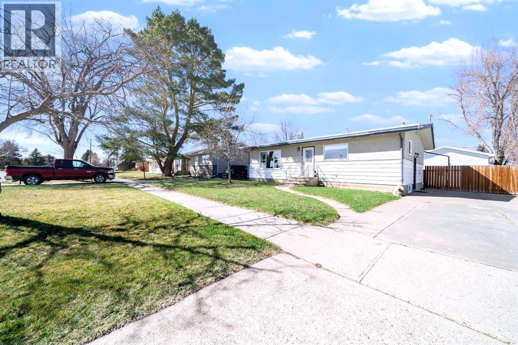 4821 56 Ave, Taber, AB T1G 1E4