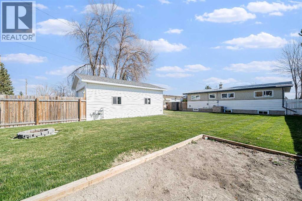 4821 56 Ave, Taber, AB T1G 1E4