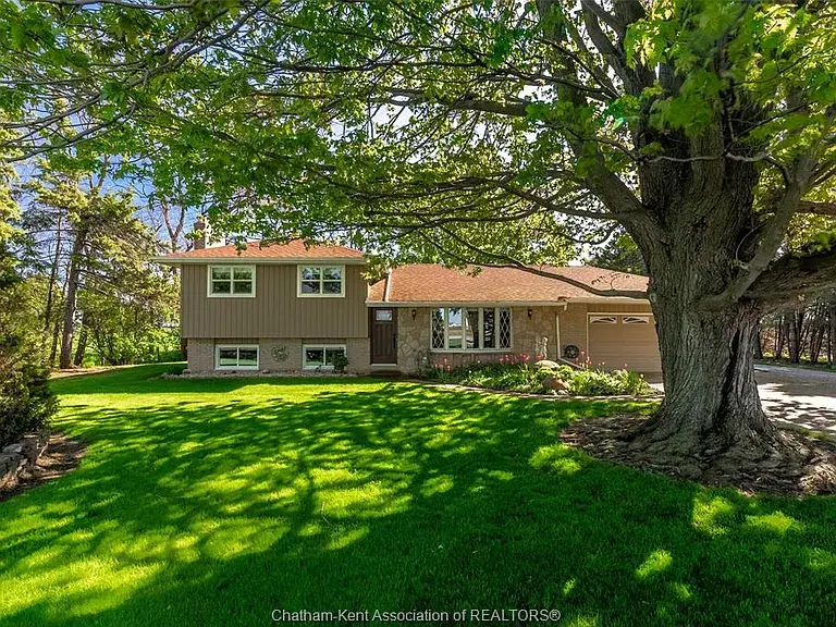 21095 Victoria Rd, Chatham Kent, ON N0P 2C0