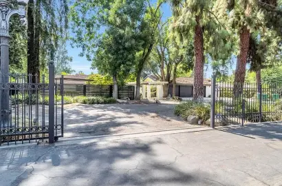 5976 E Butler Ave, Fresno, CA 93727