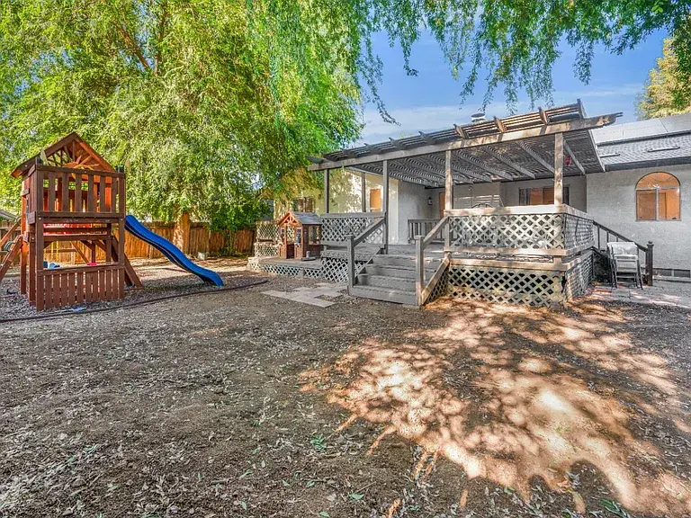 651 N Laverne Ave, Fresno, CA 93727