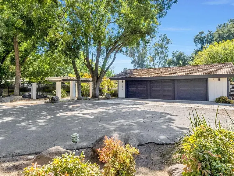 5976 E Butler Ave, Fresno, CA 93727