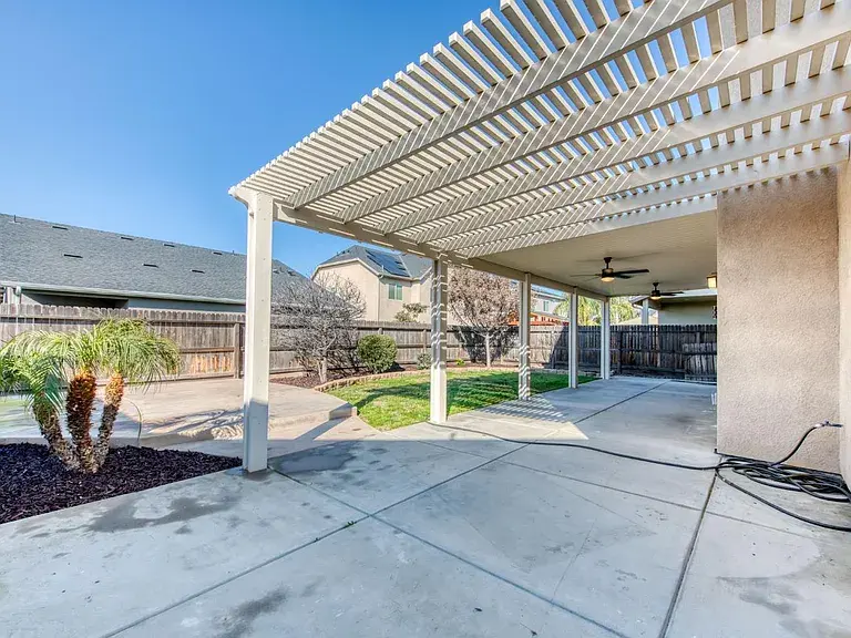 3341 N Pearwood Ave, Fresno, CA 93727