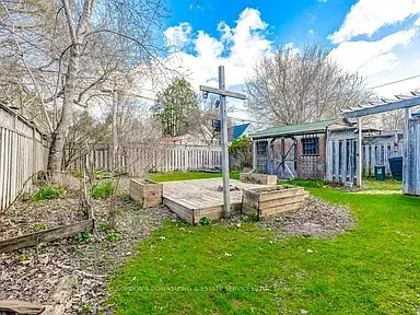 20 Gardens Cres, Toronto, ON M4B 1T5