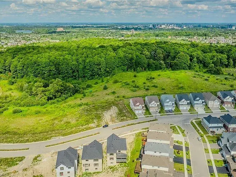 255 Ladyslipper Dr, Waterloo, ON N2V 0A9
