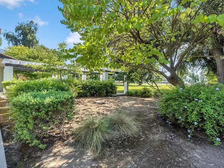 5976 E Butler Ave, Fresno, CA 93727