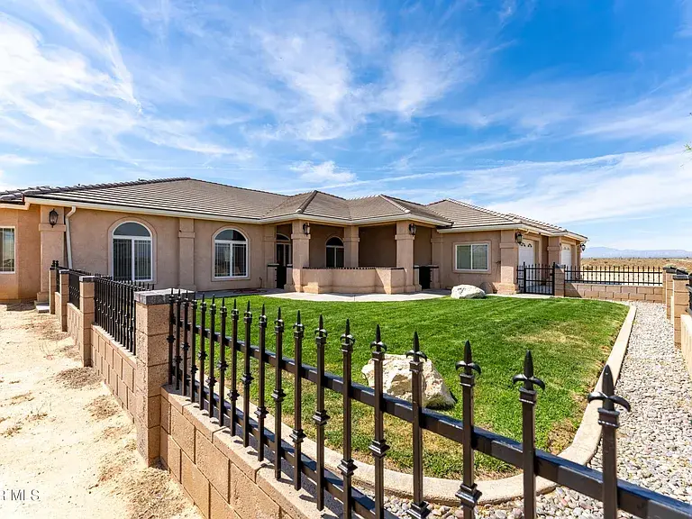 9828 Magnolia Ave, California City, CA 93505