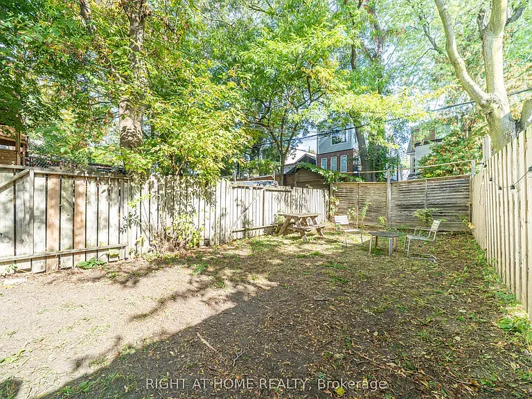1059 Bathurst St, Toronto, ON M5R 3G8