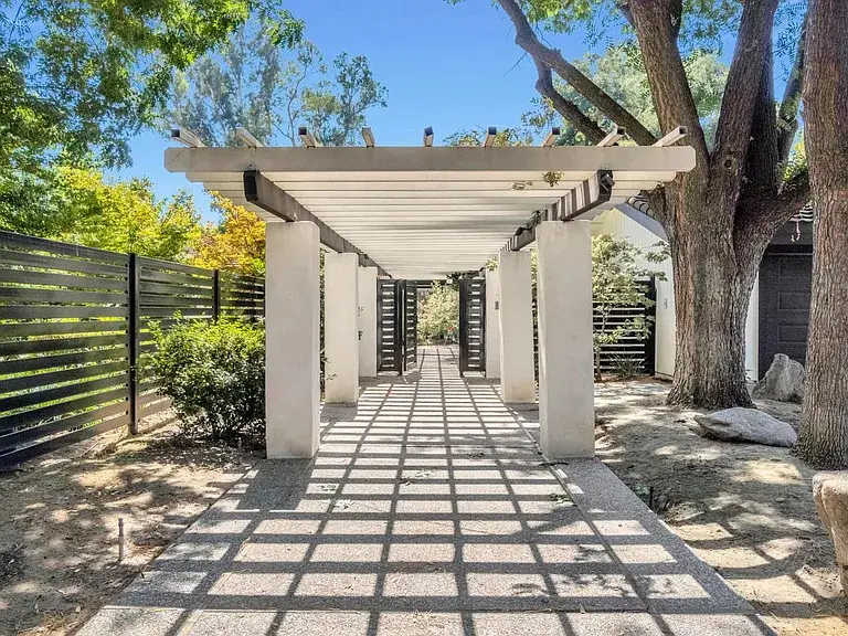 5976 E Butler Ave, Fresno, CA 93727