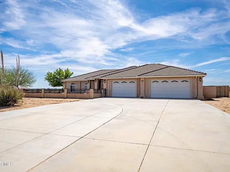 9828 Magnolia Ave, California City, CA 93505