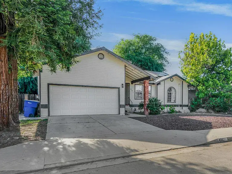 651 N Laverne Ave, Fresno, CA 93727