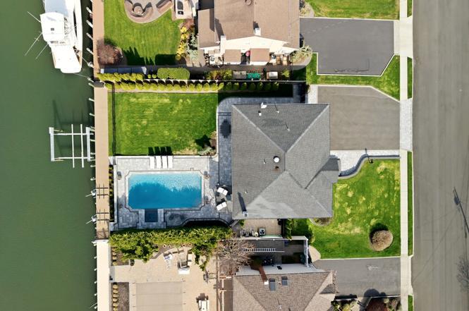11 Dolphin Ln, West Islip, NY 11795