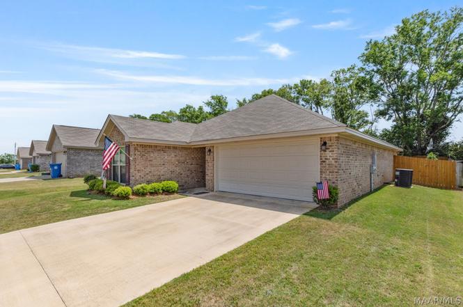 1011 Dawson's Mill Blvd, Prattville, AL 36067