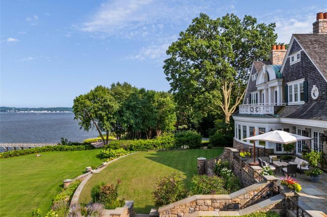 227 Dock Ln, Great Neck, NY 11024