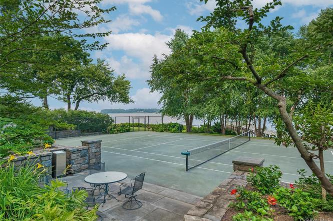 227 Dock Ln, Great Neck, NY 11024