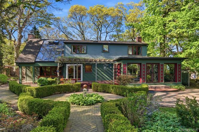 30 Semon Rd, Huntington, NY 11743