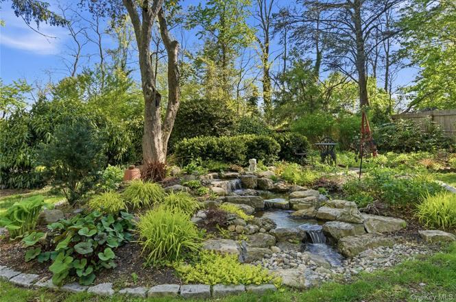 30 Semon Rd, Huntington, NY 11743
