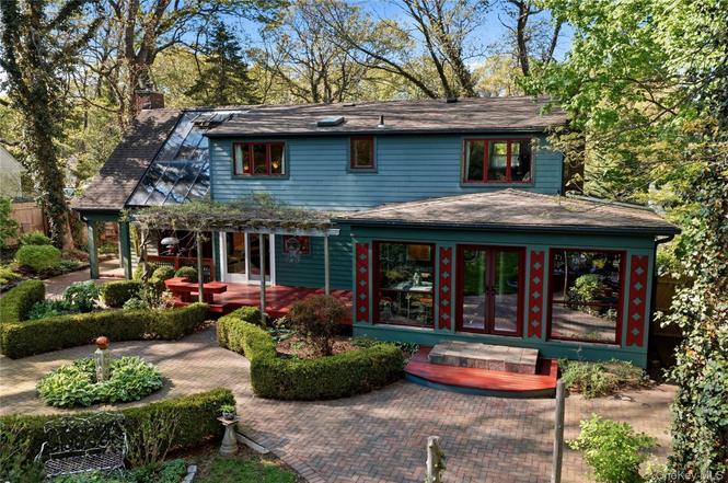 30 Semon Rd, Huntington, NY 11743